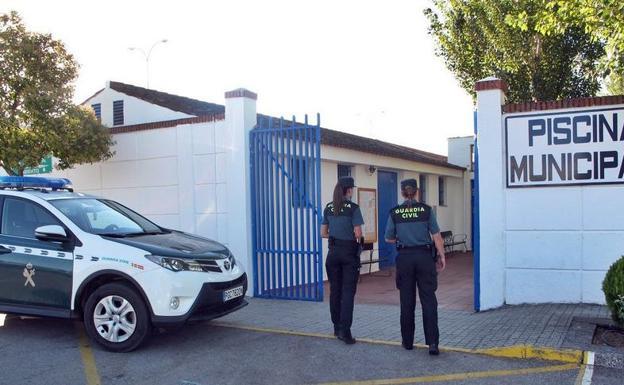 Investigan a un hombre por masturbarse en el agua de la piscina municipal de Zafra