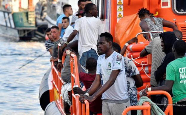 Más de 600 personas rescatadas en pateras que navegaban hacia aguas andaluzas