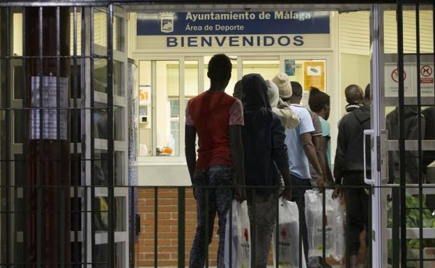 El Ayuntamiento de Málaga propone que colegios sin actividad docente se utilicen para acoger inmigrantes llegados al puerto