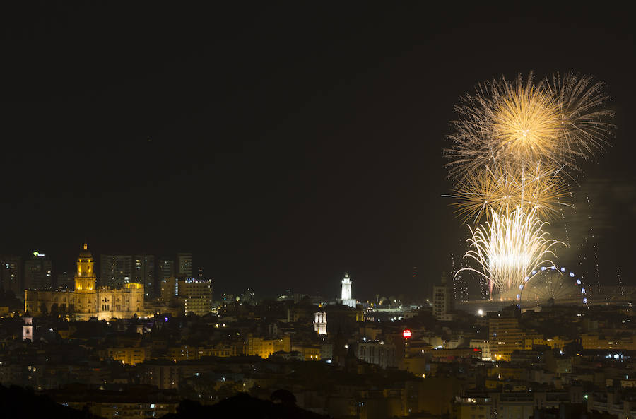 Así fueron los fuegos artificiales que inauguraron la Feria de Málaga 2018