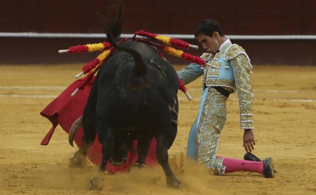 Fortes borda el toreo y pincha la puerta grande