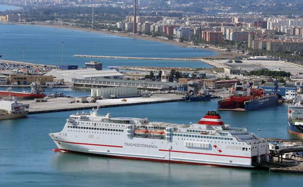 Trasmediterránea refuerza la línea entre Málaga y Melilla por la alta demanda