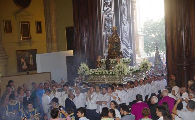 La Patrona de Málaga baja a la Catedral para la celebración de su anual novena