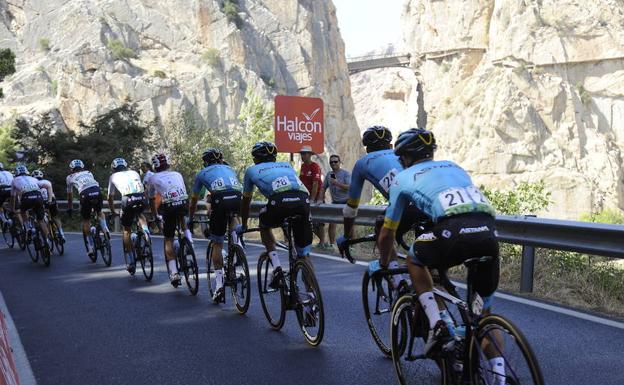 La Vuelta corona el Caminito del Rey en una jornada histórica para la provincia de Málaga