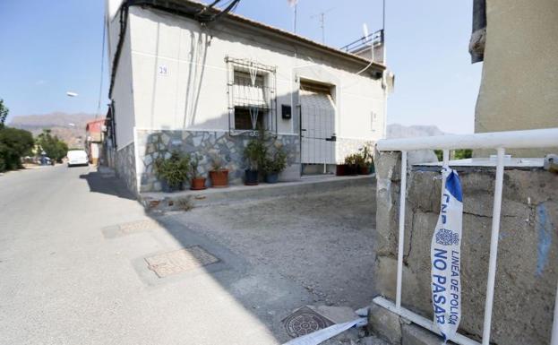 La mujer estrangulada de Orihuela llevaba 8 horas muerta cuando su pareja confesó el crimen