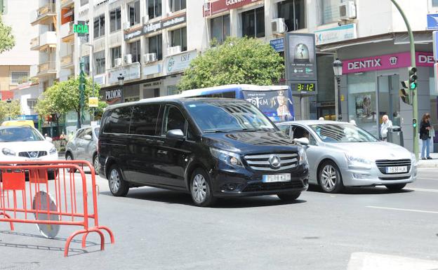 La Policía Local de Marbella denuncia a medio centenar de VTC en zonas turísticas en lo que va de verano