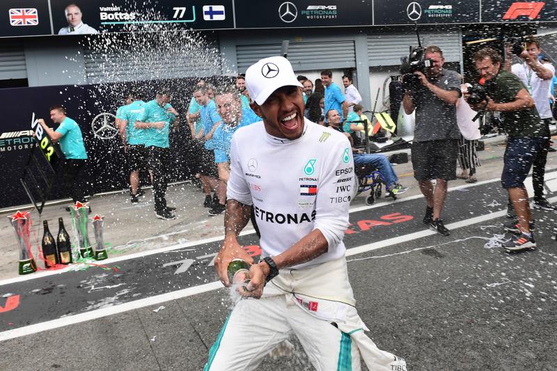 Hamilton enmudece a los tifosi