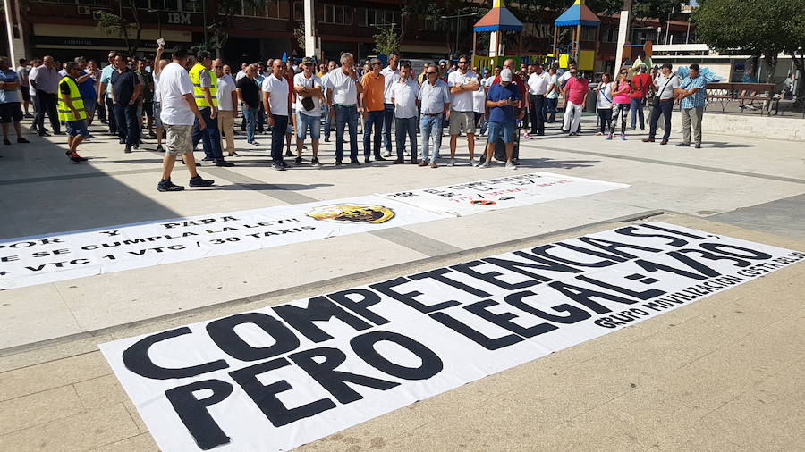 Los taxistas se manifiestan en Málaga para exigir más control de las VTC