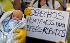 La fiscal pide 11 años de cárcel para el doctor Vela en el primer juicio por bebés robados