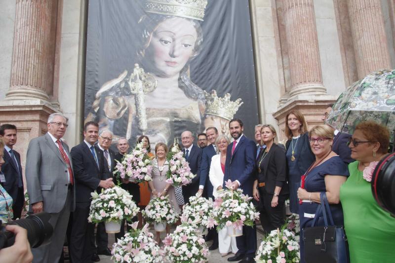 Misa y ofrenda floral en la Catedral a la Patrona de Málaga, la Virgen de la Victoria