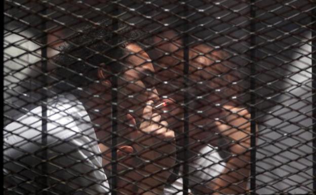 Condenan al fotoperiodista egipcio Shawkan a cinco años de cárcel