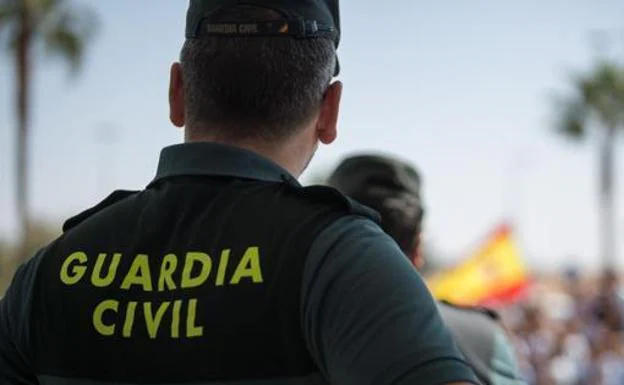 Detenidos por transportar hacinados a 22 inmigrantes desde Málaga a Almería