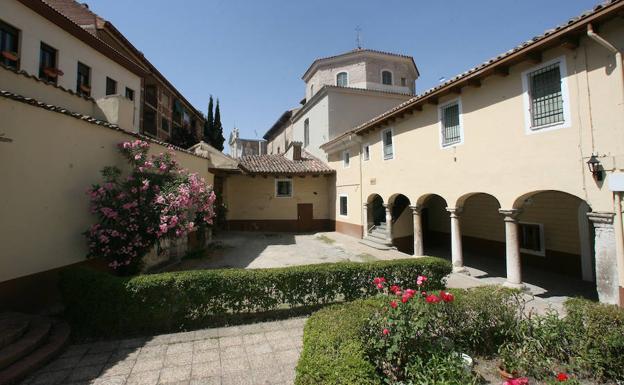 Evacuan a un grupo de turistas sitiados por el agua en un monasterio