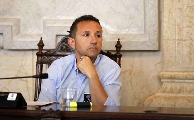 Un juzgado cita como investigado a Espinosa por el uso indebido de dinero municipal