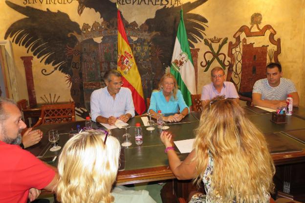 El Ayuntamiento de Marbella aborda con vecinos la creación de un parque periurbano en Trapiche Norte