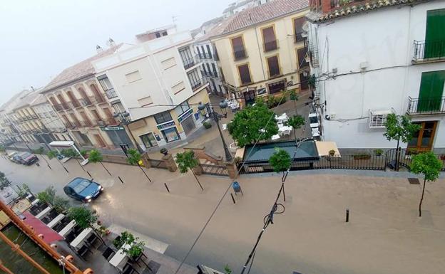 Una tromba convierte en ríos las calles de Archidona