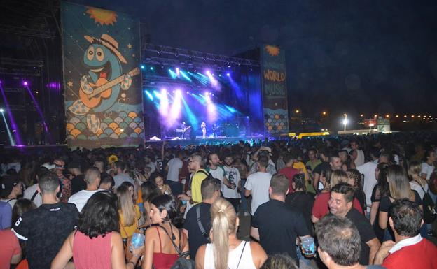 Cerca de 10.000 personas disfrutan del tercer festival Chanquete en Nerja