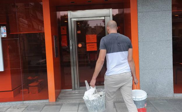 La Policía busca a tres hombres con acento malagueño como autores del asalto a una sucursal en Marbella