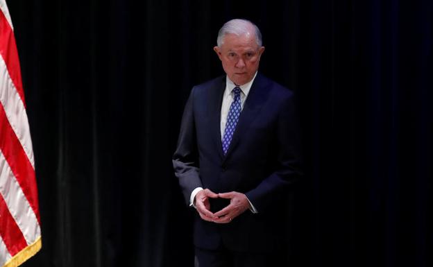 El fiscal general de EEUU limita la capacidad de los jueces para la expulsión de migrantes