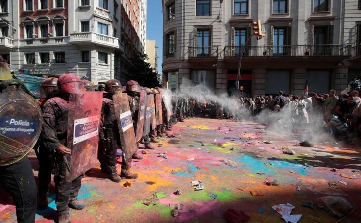 Tensión en Barcelona por el boicot radical a una manifestación policial