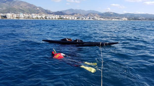 Encuentran volcada y sin pasajeros una embarcación frente al Meliá Don Pepe de Marbella