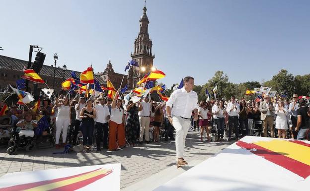 Díaz, acosada por los 40 años y el diálogo con Cataluña