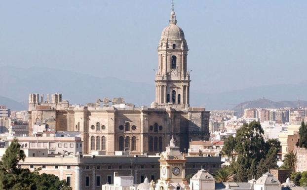 El Obispado se mantiene en su idea de acabar la torre de la Catedral pese al informe de Urbanismo