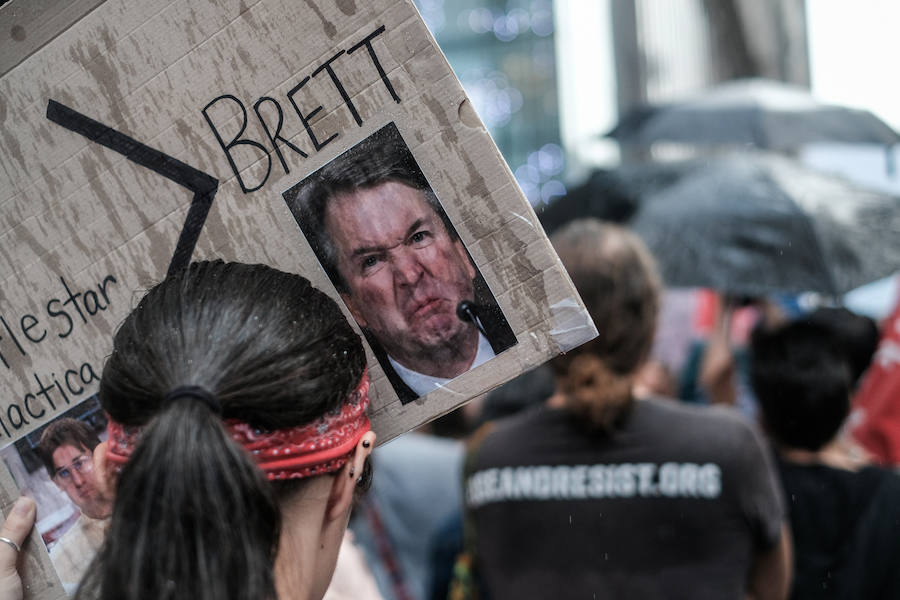 Trump acusa de «gritonas a sueldo» a las manifestantes durante la nominación de Kavanaugh