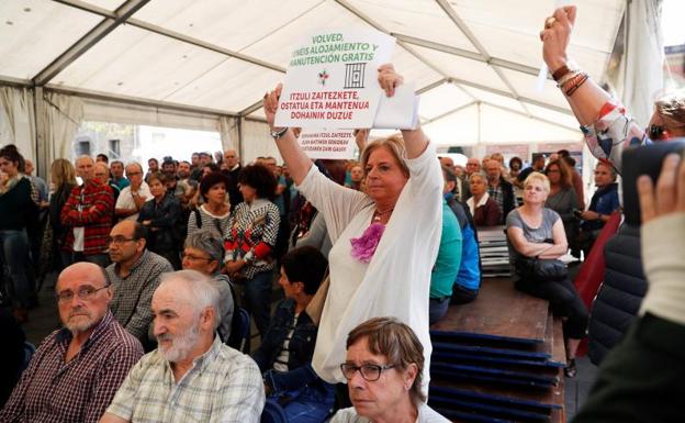 Consuelo Ordóñez, increpada en un acto por los huidos de ETA