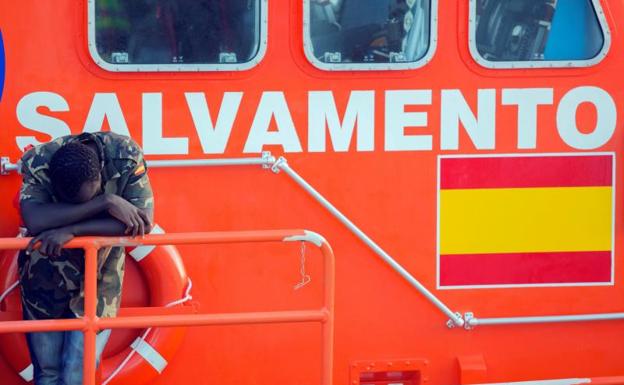 El SUP critica la situación de los agentes que tienen que trasladar a migrantes a San Roque