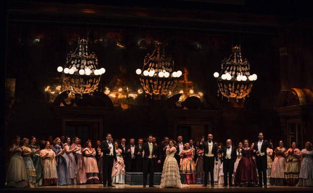 El Teatro Cervantes busca figurantes para completar la producción de 'La traviata'