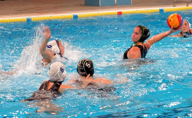 La carta de una madre malagueña que te animará a apuntar a tu hija a waterpolo