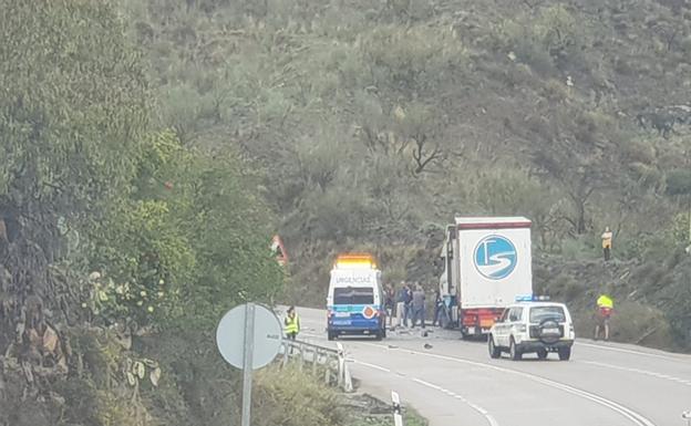 Una fallecida en La Viñuela tras chocar un camión y un turismo