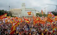 Miles de personas piden mano dura en Barcelona contra los líderes del 'procés'