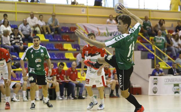 El Conservas Alsur tropieza en casa contra el Balonmano Nava