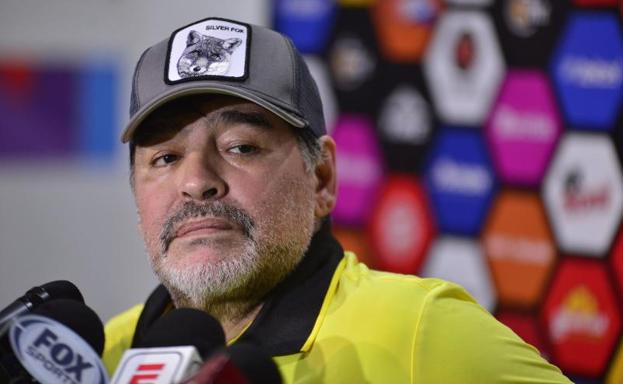 Maradona ataca a Messi: «Es inútil hacer caudillo a un tipo que va 20 veces al baño»