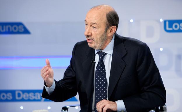 Rubalcaba admite que todos los gobiernos buscaron el «final dialogado» con ETA