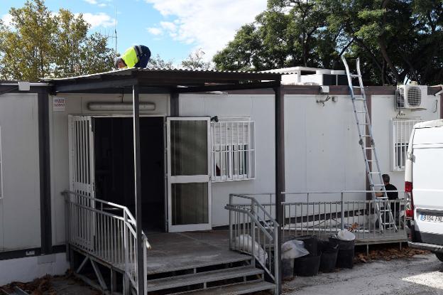 Comienza el desmontaje de los módulos de consulta en San Pedro para empezar las obras