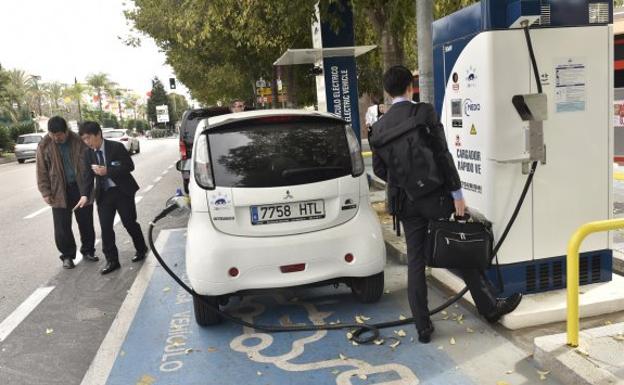 ¿Cuánto cuesta cargar un coche eléctrico?