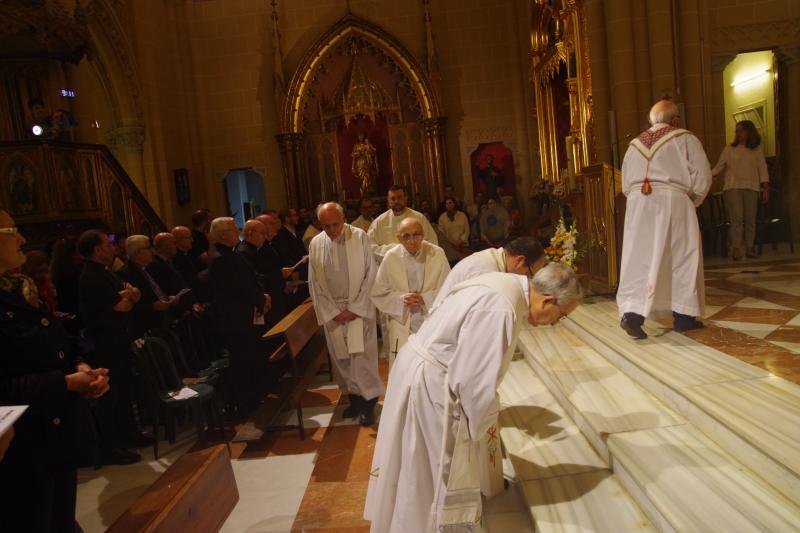 Vigilia en la iglesia del Sagrado Corazón de Jesús previa a la beatificación del padre Tiburcio Arnaiz