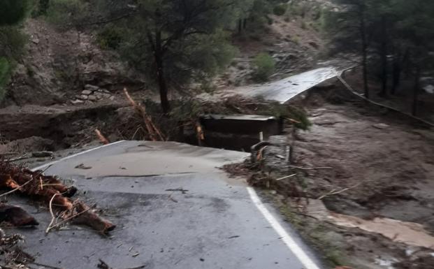 Se hunde el puente de Bobastro, uno de los accesos al Caminito del Rey