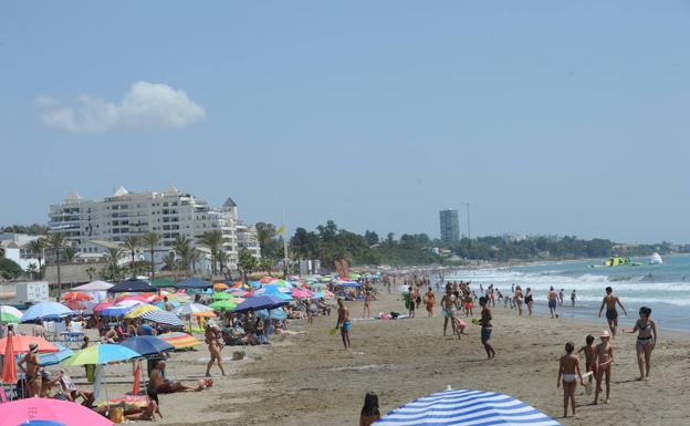 Costas deniega la renovación de la concesión a 12 chiringuitos de Las Chapas