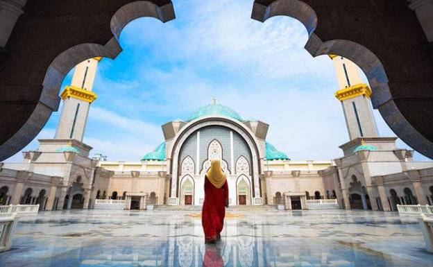 Las mujeres en las mezquitas y sus minaretes de cristal