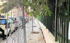 Fuengirola impulsa la ejecución subsidiaria para arreglar el muro del colegio Andalucía