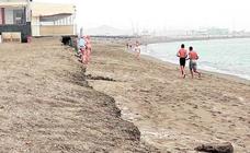 El Puerto de Málaga sondea el fondo marino de San Andrés en busca de la arena perdida