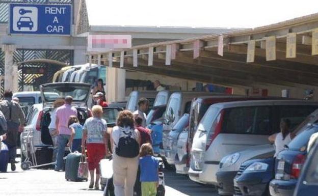 Investigado por alquilar un coche en el aeropuerto de Málaga y no devolverlo en la fecha prevista