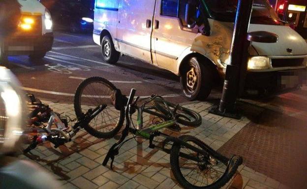 Retienen a un conductor ebrio que intentó huir tras arrollar a dos ciclistas en Huelin