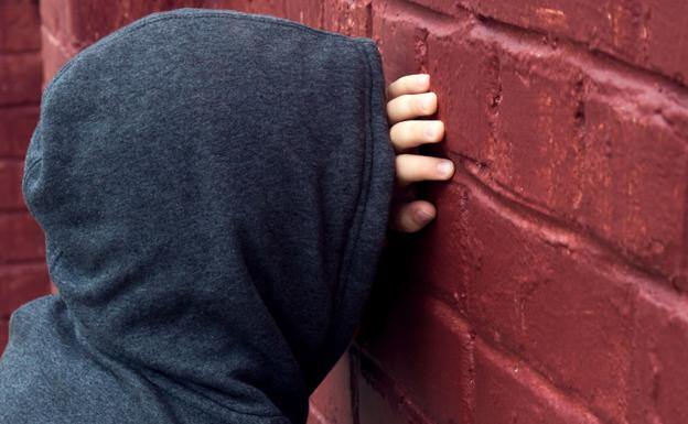 Detenidos por extorsionar a un compañero de instituto, que les pagó 5.000 euros