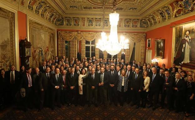 Una cena cargada de mensajes