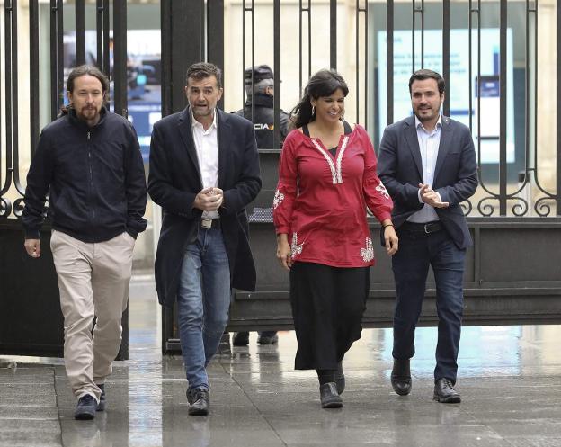 Iglesias no descarta el gobierno con el PSOE en víspera de su primer acto de precampaña